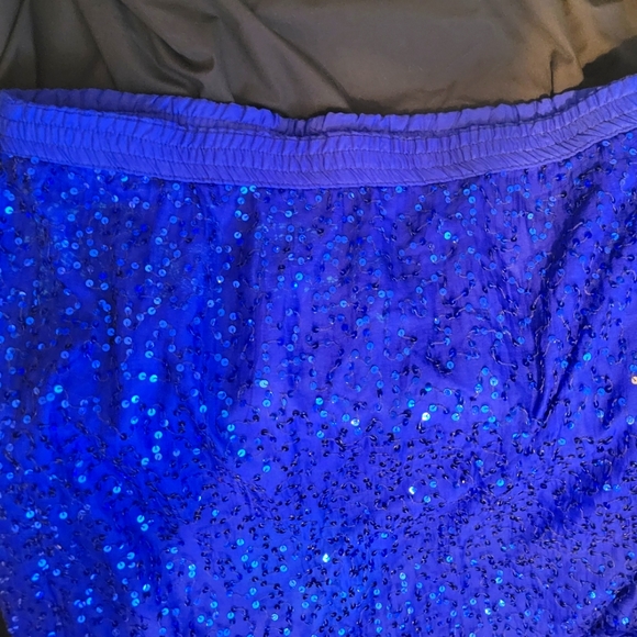 Two Piece - Elligant Brilliant Blue Sequent Outfit - Picture 7 of 7